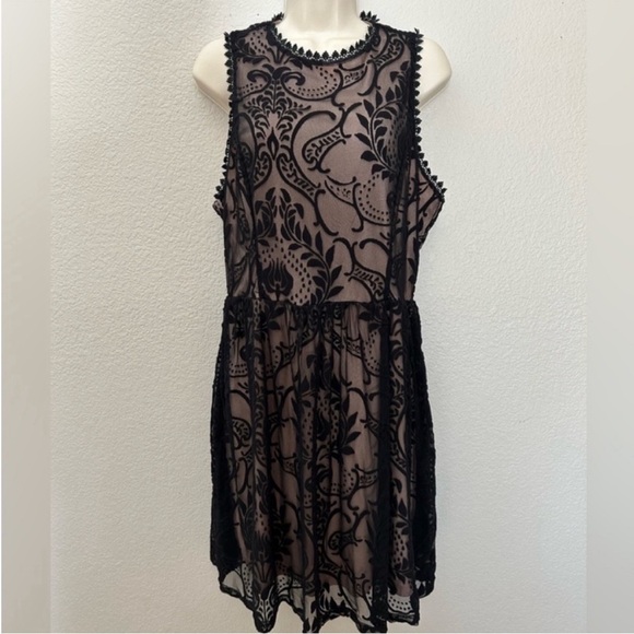 Soieblu Black Sheath Dress for Cocktail Night Out - Picture 2 of 6